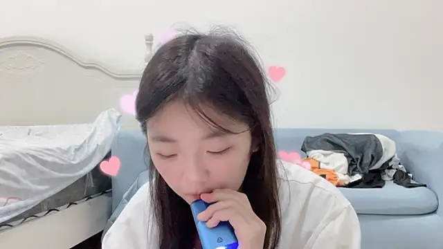 A_18_girls' Webcam Show