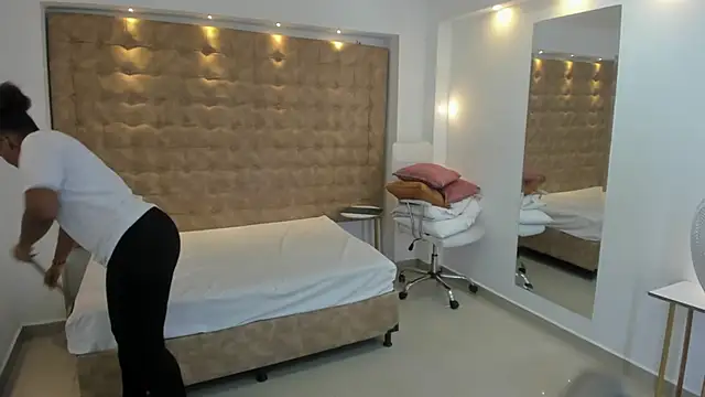 MiiaSmith__'s Webcam Show
