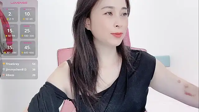 Qwi-V1's Webcam Show