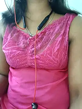 Soloqueentamil's Live Sex Cam Show