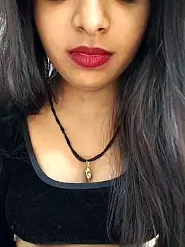 Maahhii_2's Live Sex Cam Show