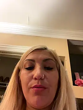 LittleMissEeve's Live Chat Room