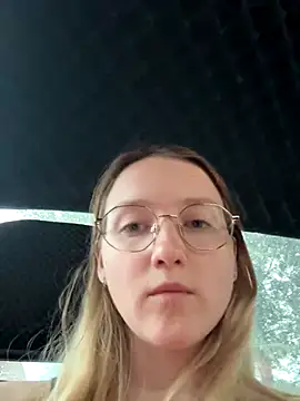 EmilyMood's Webcam Show