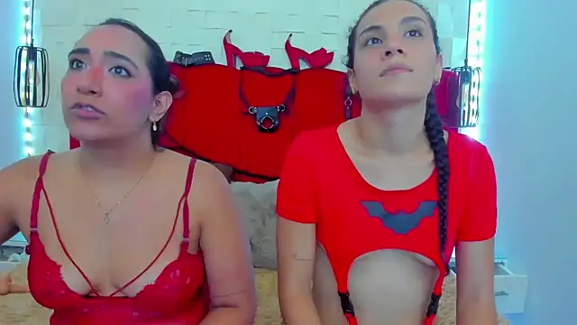 IsabelaANDalahia's Webcam Show