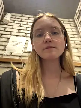EmilyMood's Webcam Show