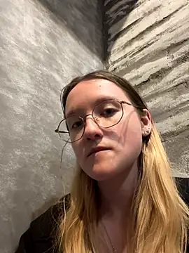 EmilyMood's Webcam Show