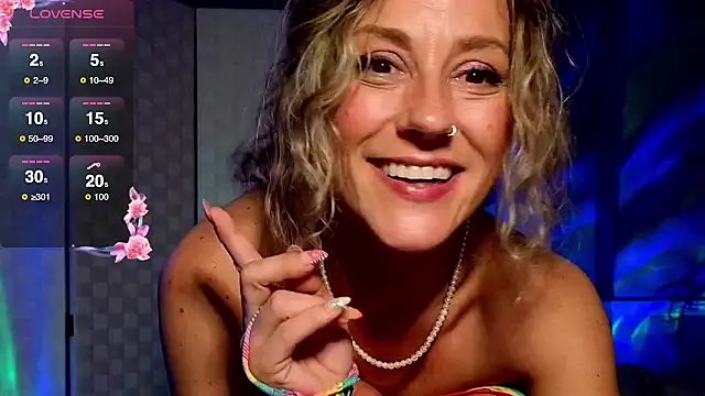 Glowithme13's Webcam Show