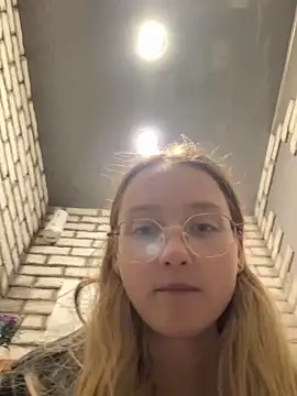 EmilyMood's Webcam Show