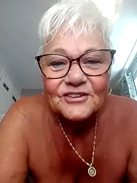 suesinner's Live Sex Cam Show