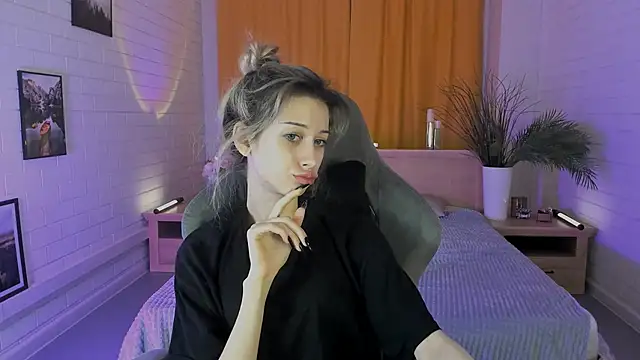 LoriTori's Webcam Show