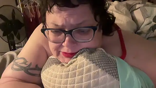 Femmequeendiva's Live Sex Cam Show