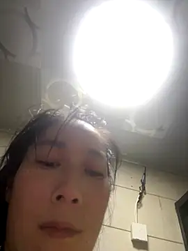 crhong666's Live Sex Cam Show