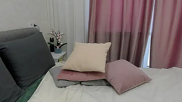 sugarbunnyhug's Webcam Show