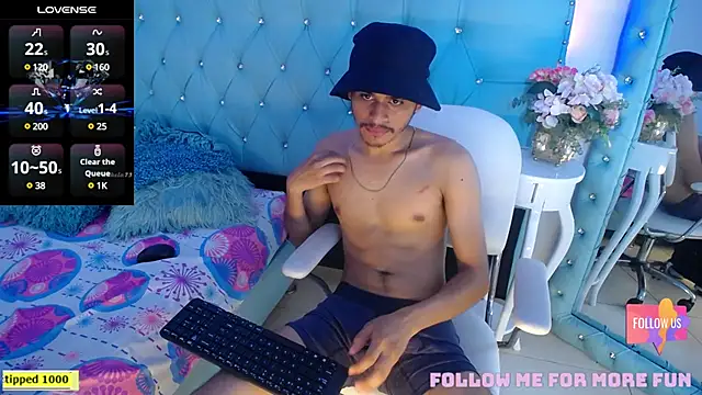 CoupleOfStudents' Webcam Show