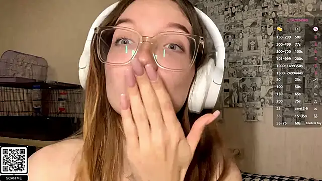 SkinnySunshinexxx's Webcam Show