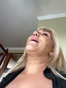 LittleMissEeve's Live Sex Cam Show