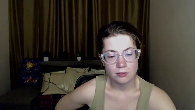 Alicia_redfollow's Webcam Show