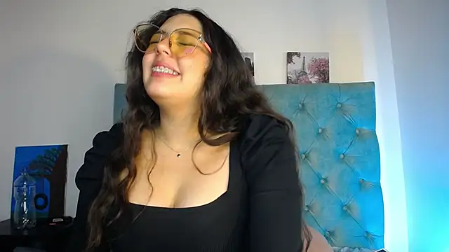 Paola_Lyon_'s Webcam Show