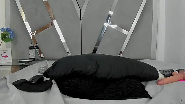 Sofia-candyht's Webcam Show