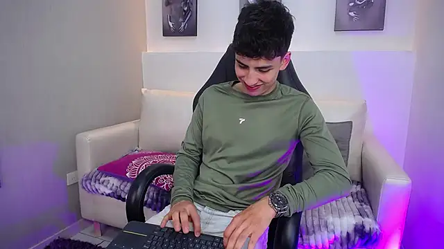 AdrianRinaldi's Webcam Show