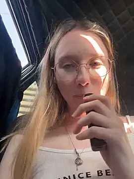 EmilyMood's Webcam Show