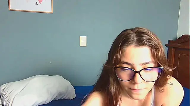 strawberrymia68's Webcam Show
