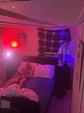 Luv2SuckBWC92's Webcam Show
