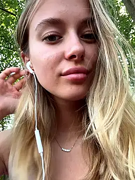 enjoy_my_beauty Show in webcam