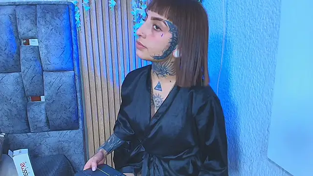 aisha_8_'s Webcam Show