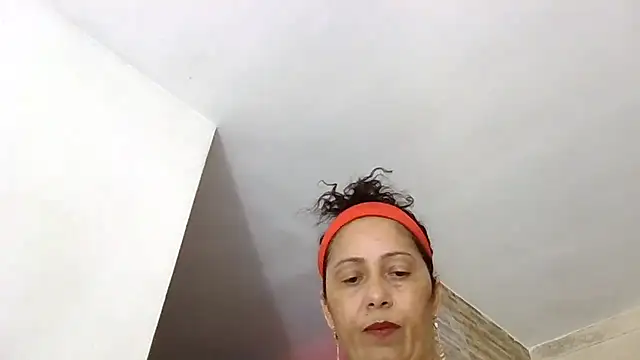 Sandy-13's Live XXX Chat