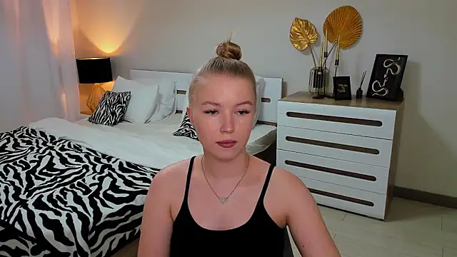 shy__lady's Webcam Show
