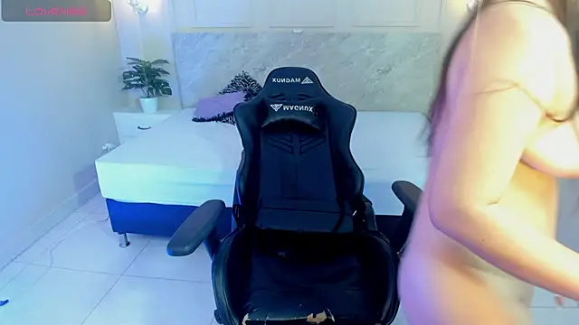MiaEmber6's Webcam Show