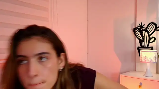 AlmaQueenn Webcam Show