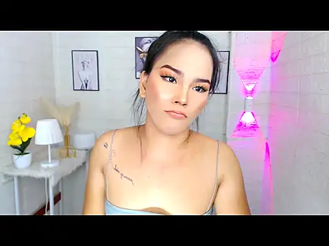LylianaGirlx's Webcam Show
