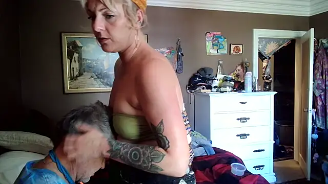 SilverandFox's Webcam Show