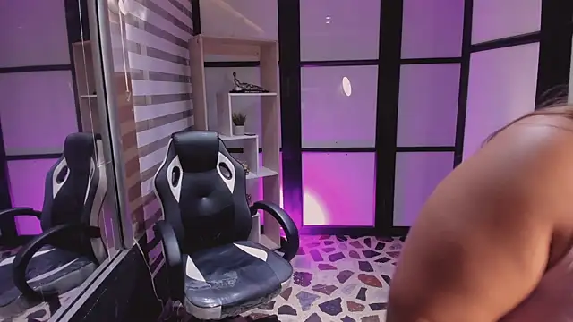 ElaBourn_'s Live Sex Cam Show