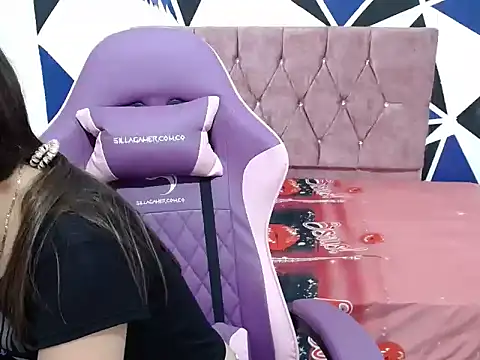 shy_princess_18's Webcam Show