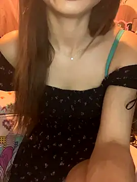 LaPetitechienne1's Webcam Show