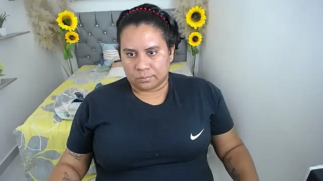 hotlesby4uxxx's Live Sex Cam Show