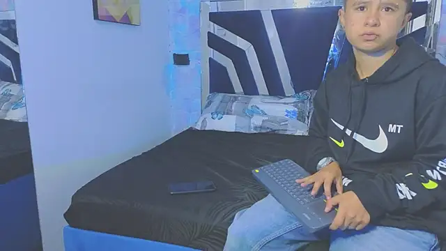 Cami_thompson_'s Live Sex Cam Show