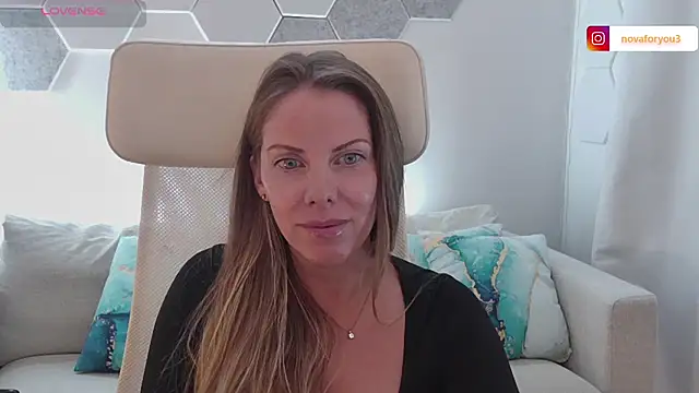Nova-Lee Webcam-Show