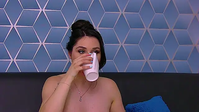 KassieWeins' Live Sex Cam Show