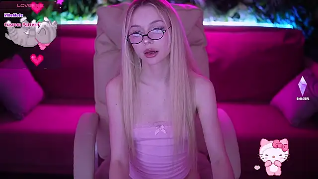 EviStar's Live Sex Cam Show