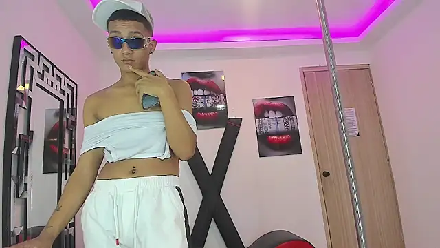 THE_GUYS_HEAD's Live Sex Cam Show