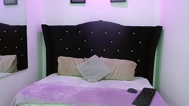 Nina_fox_069's Webcam Show