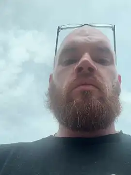 bearcub300's Live Sex Cam Show
