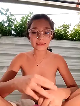 Ary-18's Live Sex Cam Show