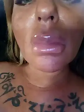 MiaMooly's Live Sex Cam Show