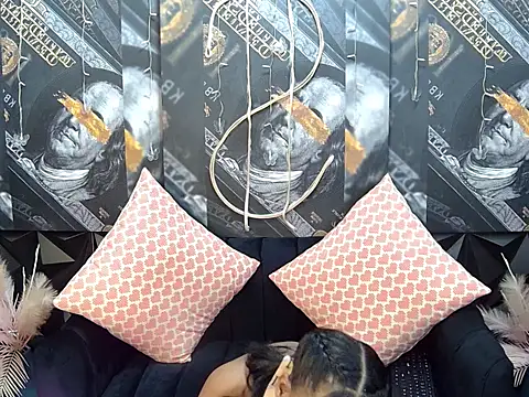 Lilmisbaddyxxx's Webcam Show