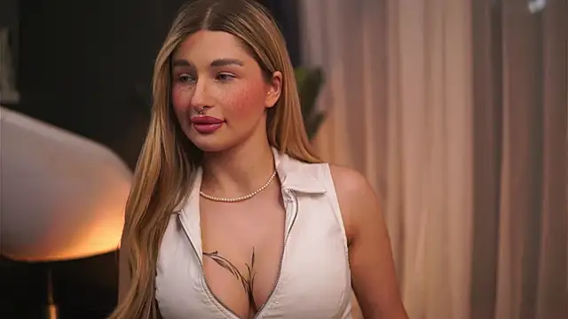 AvaShayy webcam show